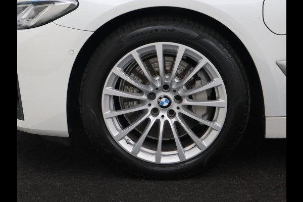 BMW 5 Serie 530e xDrive High Executive | Head-Up | Leder | Adaptive cruise | Stoelverwarming | 360 Camera | Harman/Kardon | Carplay | Live Cockpit | Laserlicht | Navigatie | Parkeerhulp | PHEV | Plug In