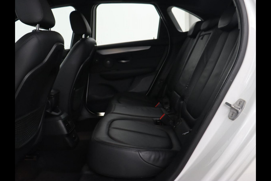 BMW 2 Serie Active Tourer 218i High Executive | Leder | Stoelverwarming | Harman/Kardon | Trekhaak | Navigatie | Full LED | Climate control | Parkeerhulp | Cruise control