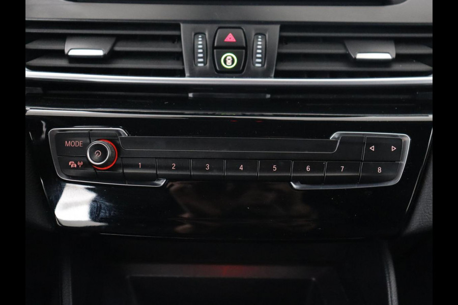 BMW 2 Serie Active Tourer 218i High Executive | Leder | Stoelverwarming | Harman/Kardon | Trekhaak | Navigatie | Full LED | Climate control | Parkeerhulp | Cruise control