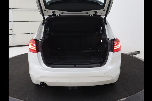 BMW 2 Serie Active Tourer 218i High Executive | Leder | Stoelverwarming | Harman/Kardon | Trekhaak | Navigatie | Full LED | Climate control | Parkeerhulp | Cruise control