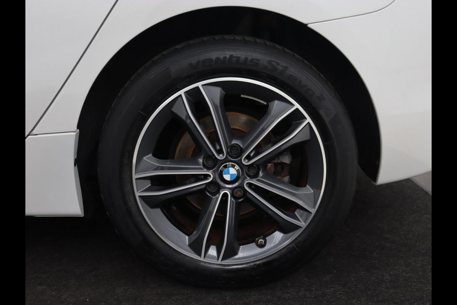 BMW 2 Serie Active Tourer 218i High Executive | Leder | Stoelverwarming | Harman/Kardon | Trekhaak | Navigatie | Full LED | Climate control | Parkeerhulp | Cruise control