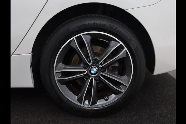 BMW 2 Serie Active Tourer 218i High Executive | Leder | Stoelverwarming | Harman/Kardon | Trekhaak | Navigatie | Full LED | Climate control | Parkeerhulp | Cruise control