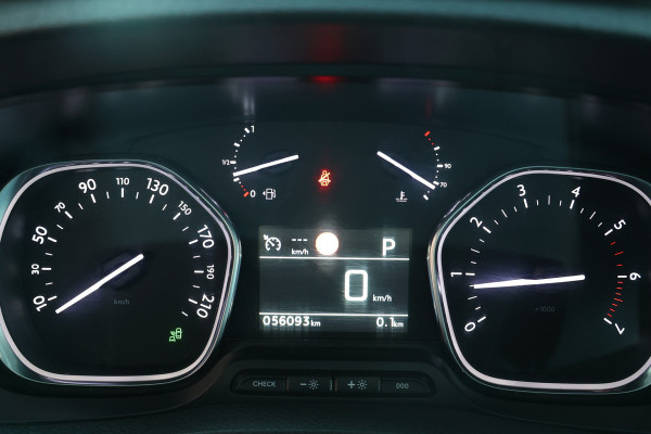 Peugeot Expert 2.0 BlueHDI 180 Premium Pack 177 PK | 3-Zitter | CarPlay | Camera | Dodehoek detector | Airco | Trekhaak | Imperiaal | Lederen bekleding | Nieuwe APK | NAP Logisch