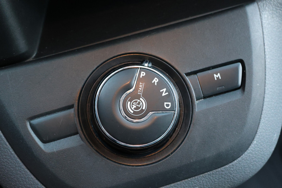 Peugeot Expert 2.0 BlueHDI 180 Premium Pack 177 PK | 3-Zitter | CarPlay | Camera | Dodehoek detector | Airco | Trekhaak | Imperiaal | Lederen bekleding | Nieuwe APK | NAP Logisch