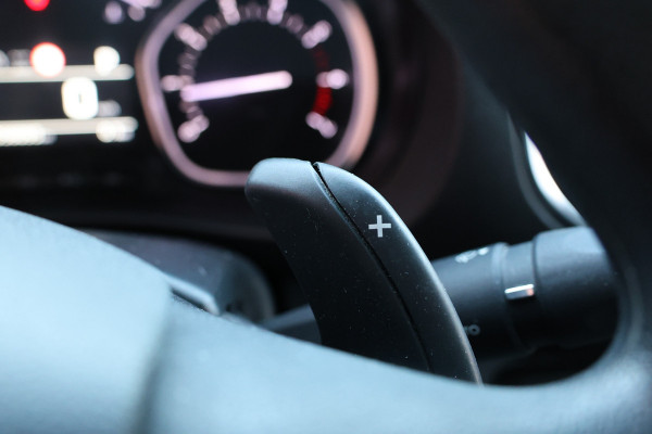 Peugeot Expert 2.0 BlueHDI 180 Premium Pack 177 PK | 3-Zitter | CarPlay | Camera | Dodehoek detector | Airco | Trekhaak | Imperiaal | Lederen bekleding | Nieuwe APK | NAP Logisch