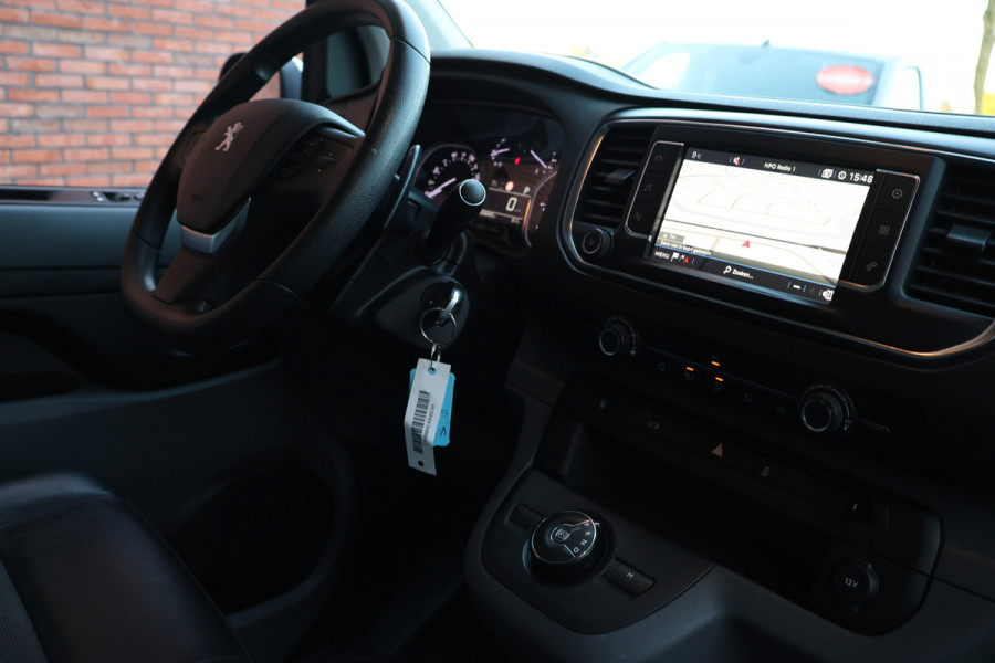 Peugeot Expert 2.0 BlueHDI 180 Premium Pack 177 PK | 3-Zitter | CarPlay | Camera | Dodehoek detector | Airco | Trekhaak | Imperiaal | Lederen bekleding | Nieuwe APK | NAP Logisch