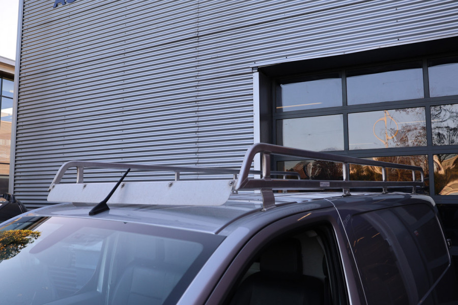 Peugeot Expert 2.0 BlueHDI 180 Premium Pack 177 PK | 3-Zitter | CarPlay | Camera | Dodehoek detector | Airco | Trekhaak | Imperiaal | Lederen bekleding | Nieuwe APK | NAP Logisch