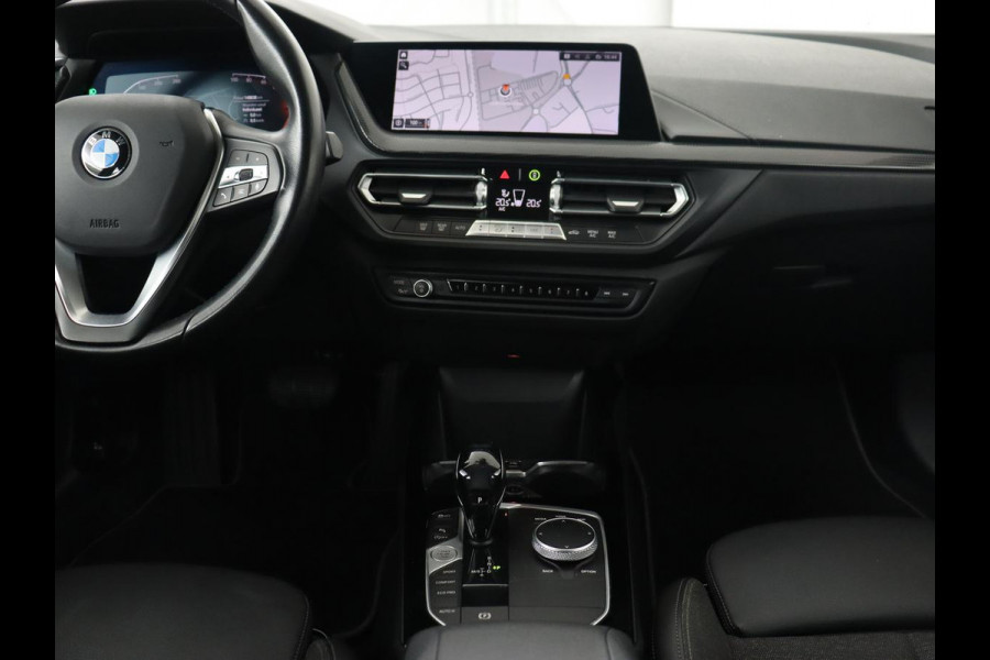 BMW 1-serie 118i Executive | Sport Line | Carplay | Sportstoelen | Full LED | Live Cockpit | Navigatie | Climate control | Parkeerhulp | Cruise control