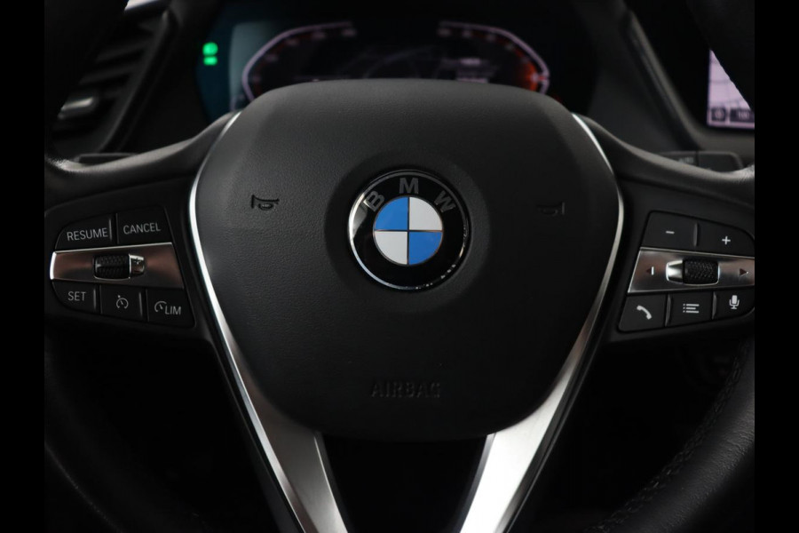 BMW 1-serie 118i Executive | Sport Line | Carplay | Sportstoelen | Full LED | Live Cockpit | Navigatie | Climate control | Parkeerhulp | Cruise control
