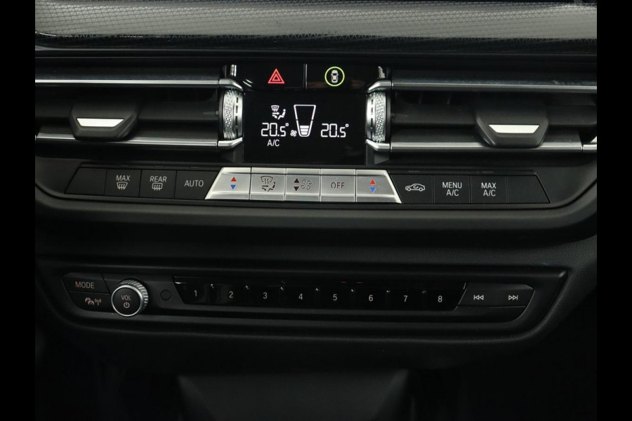 BMW 1-serie 118i Executive | Sport Line | Carplay | Sportstoelen | Full LED | Live Cockpit | Navigatie | Climate control | Parkeerhulp | Cruise control