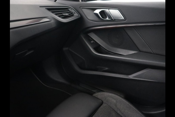 BMW 1-serie 118i Executive | Sport Line | Carplay | Sportstoelen | Full LED | Live Cockpit | Navigatie | Climate control | Parkeerhulp | Cruise control