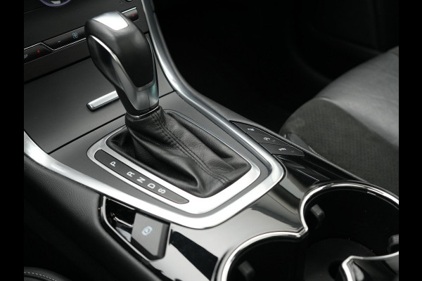 Ford Galaxy 2.0 Titanium 7-Persoons 241pk Dealer O.H. | Trekhaak Afn. | Panodak | Adaptive Cruise | Camera | Alcantara Sportstoelen Memory & Vewarmd | LED Koplampen | Keyless | Blis | Navigatie | DAB |