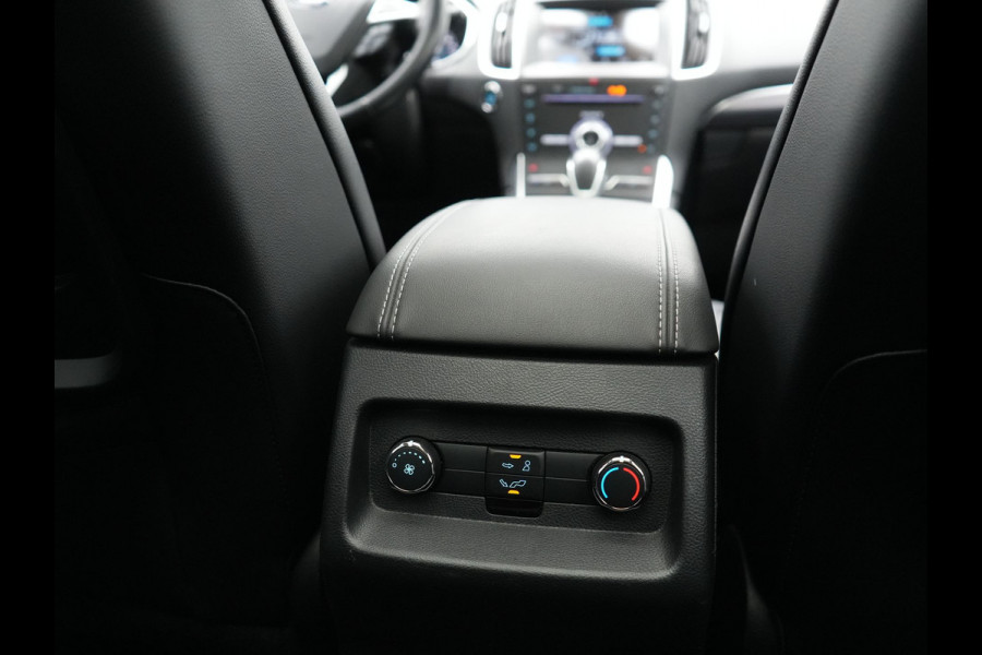 Ford Galaxy 2.0 Titanium 7-Persoons 241pk Dealer O.H. | Trekhaak Afn. | Panodak | Adaptive Cruise | Camera | Alcantara Sportstoelen Memory & Vewarmd | LED Koplampen | Keyless | Blis | Navigatie | DAB |