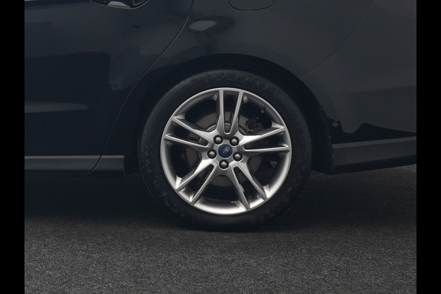 Ford Galaxy 2.0 Titanium 7-Persoons 241pk Dealer O.H. | Trekhaak Afn. | Panodak | Adaptive Cruise | Camera | Alcantara Sportstoelen Memory & Vewarmd | LED Koplampen | Keyless | Blis | Navigatie | DAB |