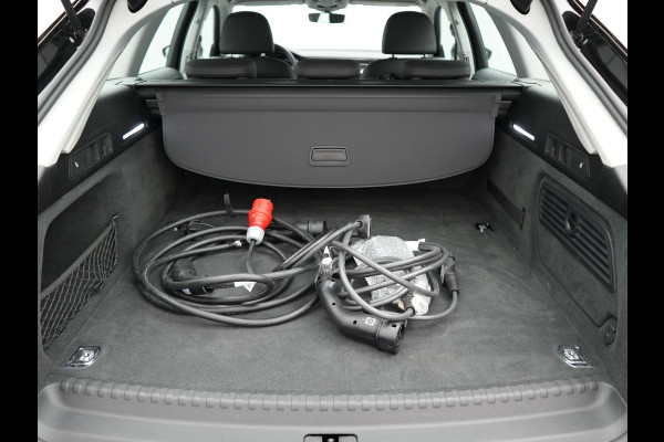 Audi A6 Avant 50 TFSI e quattro Advanced edition Plug In Hybrid 300pk Dealer O.H. PHEV | Trekhaak Af Fabriek | Adaptive Cruise | Camera | Lederen Sportstoelen Verwarmd | Apple Carplay | Blis | Keyless | Virtual | Navigatie | DAB |