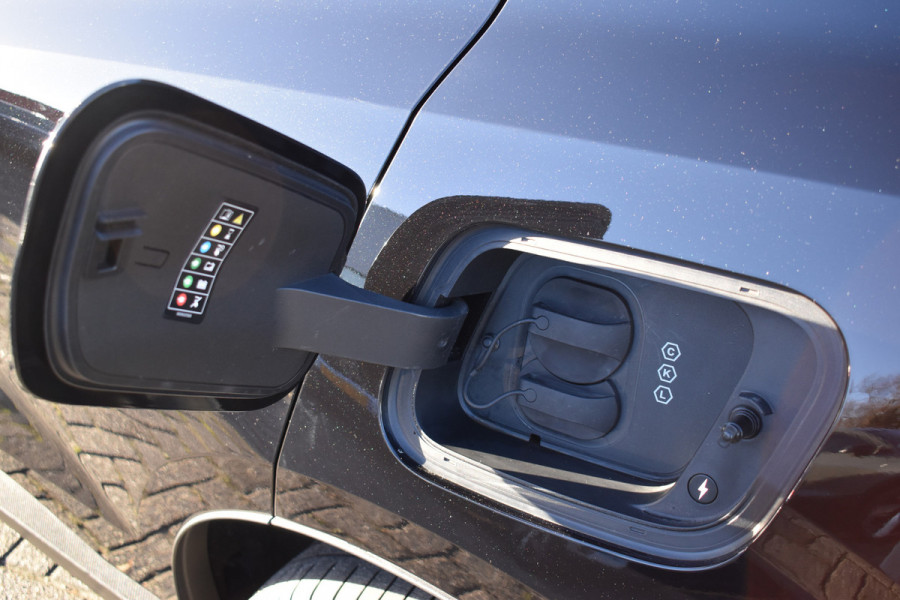 Volvo EX30 Twin Motor Performance 428PK Ultra 69 kWh | SoH 98,5% | 20'' Heico | Panodak | 1e eigenaar | 360 Camera | Stoelverwarming