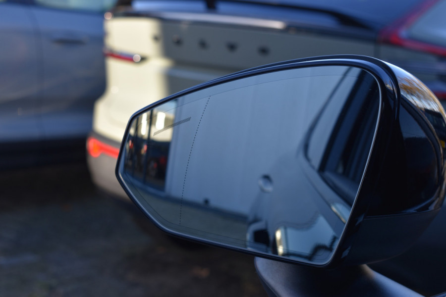 Volvo EX30 Twin Motor Performance 428PK Ultra 69 kWh | SoH 98,5% | 20'' Heico | Panodak | 1e eigenaar | 360 Camera | Stoelverwarming