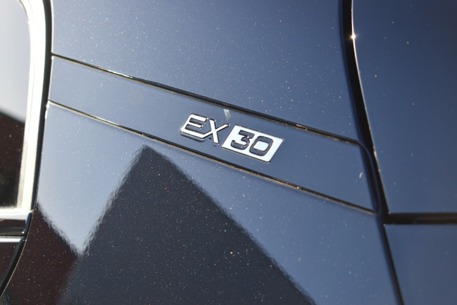 Volvo EX30 Twin Motor Performance 428PK Ultra 69 kWh | SoH 98,5% | 20'' Heico | Panodak | 1e eigenaar | 360 Camera | Stoelverwarming