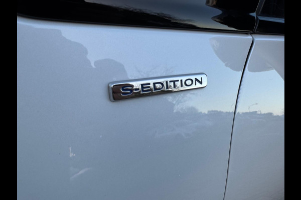 Renault Captur TCe 150 EDC Version S Trekhaak / Alcantara bekleding / Navi / P-sensor + camera / Full LED