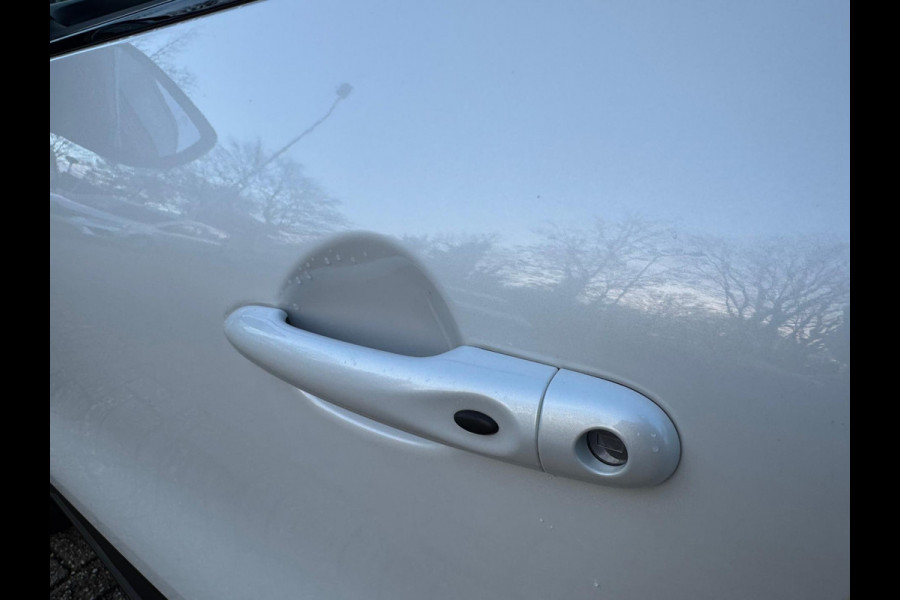 Renault Captur TCe 150 EDC Version S Trekhaak / Alcantara bekleding / Navi / P-sensor + camera / Full LED