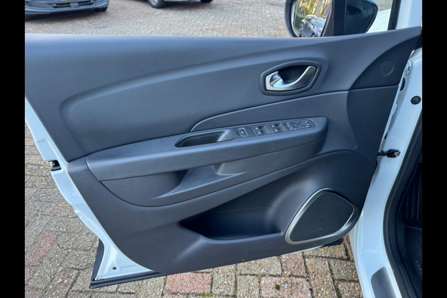 Renault Captur TCe 150 EDC Version S Trekhaak / Alcantara bekleding / Navi / P-sensor + camera / Full LED