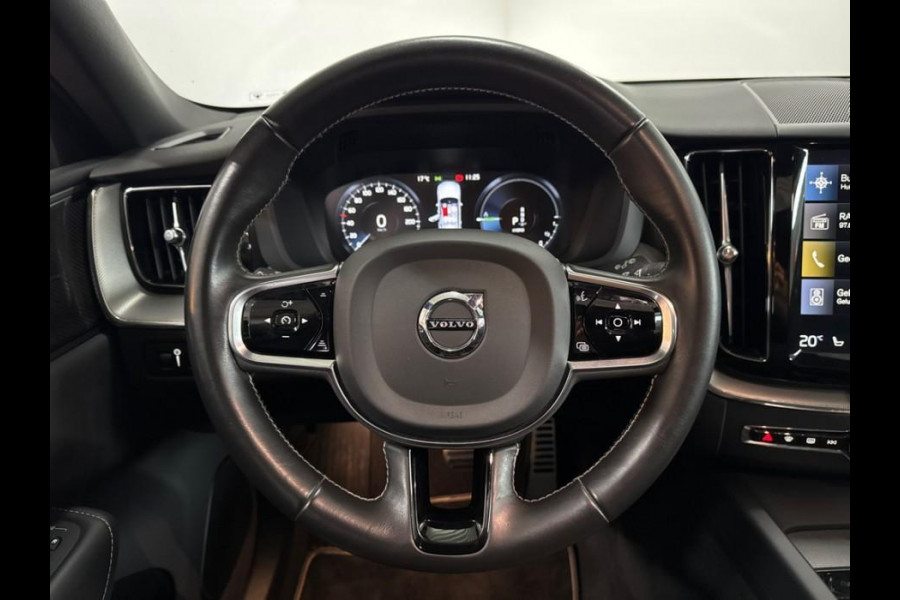 Volvo XC60 2.0 Recharge T6 AWD R-Design Pano H/K HUD Trekh.