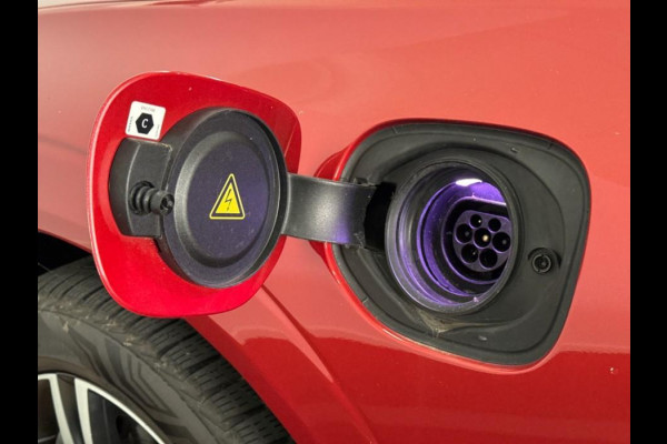 Volvo XC60 2.0 Recharge T6 AWD R-Design Pano H/K HUD Trekh.