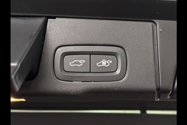 Volvo XC60 2.0 Recharge T6 AWD R-Design Pano H/K HUD Trekh.