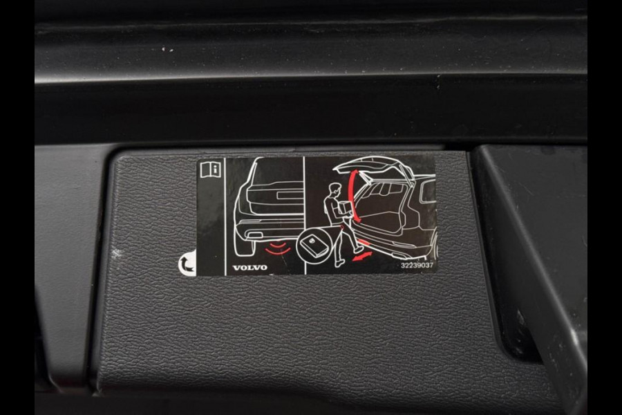 Volvo XC60 2.0 Recharge T6 AWD R-Design Pano H/K HUD Trekh.