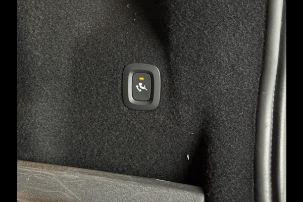 Volvo XC60 2.0 Recharge T6 AWD R-Design Pano H/K HUD Trekh.