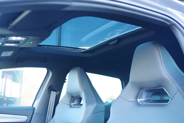 CUPRA Leon 1.4 e-Hybrid 204 PK Performance PHEV, Panoramadak, Kuipstoelen, Adap. Cruise Control