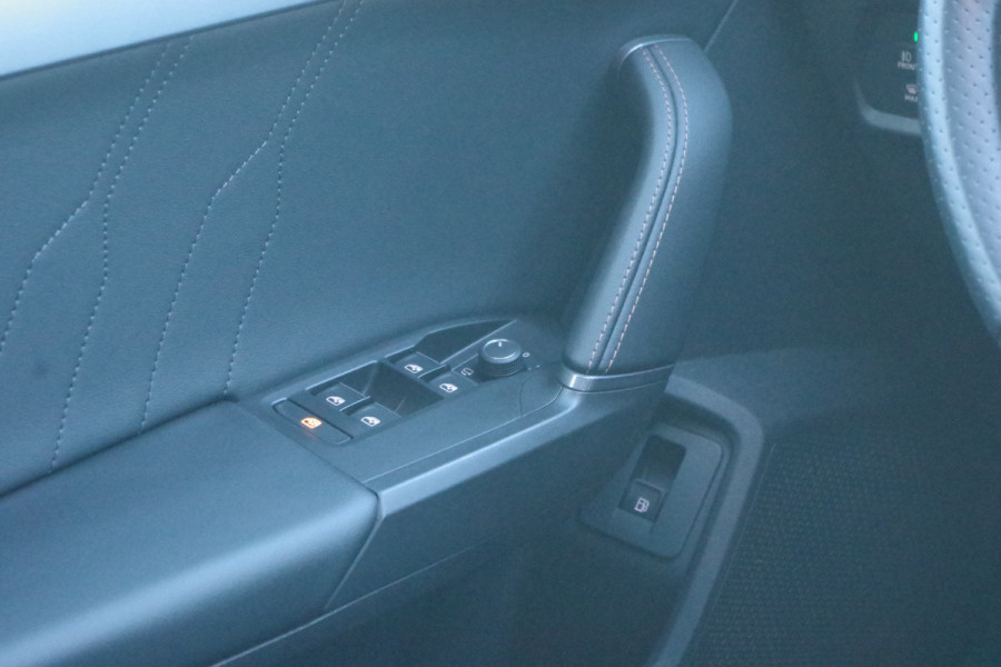 CUPRA Leon 1.4 e-Hybrid 204 PK Performance PHEV, Panoramadak, Kuipstoelen, Adap. Cruise Control