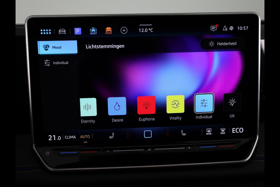 Volkswagen Tiguan 1.5 eHybrid R-Line Edition 204 PK PHEV | Panorama dak | Comfort pakket | Navigatie | Parkeer camera |