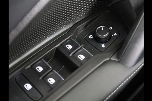 Volkswagen Tiguan 1.5 eHybrid R-Line Edition 204 PK PHEV | Panorama dak | Comfort pakket | Navigatie | Parkeer camera |
