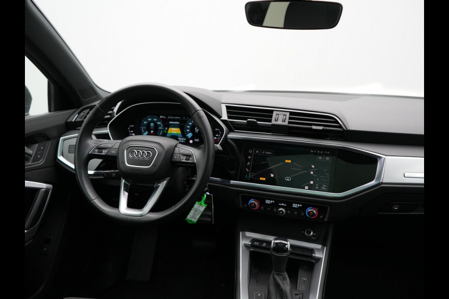 Audi Q3 45 TFSI e edition Plug In Hybrid 245pk Dealer O.H PHEV | Panodak | Camera | Cruise Control | Alcantara Sportstoelen Verwarmd | Navigatie | Virtual | DAB |