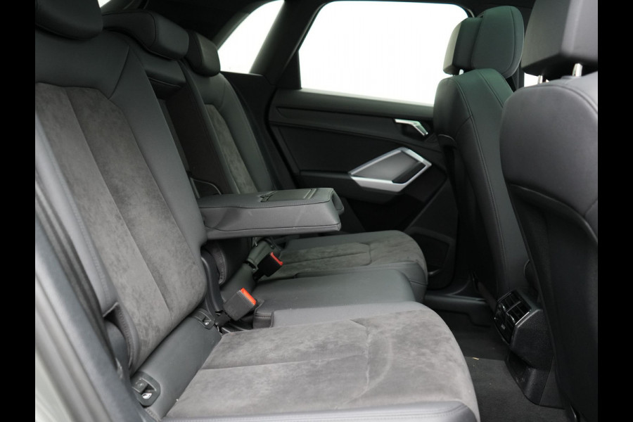 Audi Q3 45 TFSI e edition Plug In Hybrid 245pk Dealer O.H PHEV | Panodak | Camera | Cruise Control | Alcantara Sportstoelen Verwarmd | Navigatie | Virtual | DAB |
