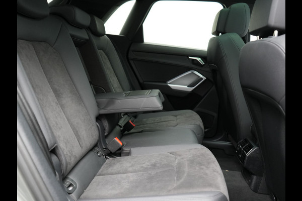 Audi Q3 45 TFSI e edition Plug In Hybrid 245pk Dealer O.H PHEV | Panodak | Camera | Cruise Control | Alcantara Sportstoelen Verwarmd | Navigatie | Virtual | DAB |