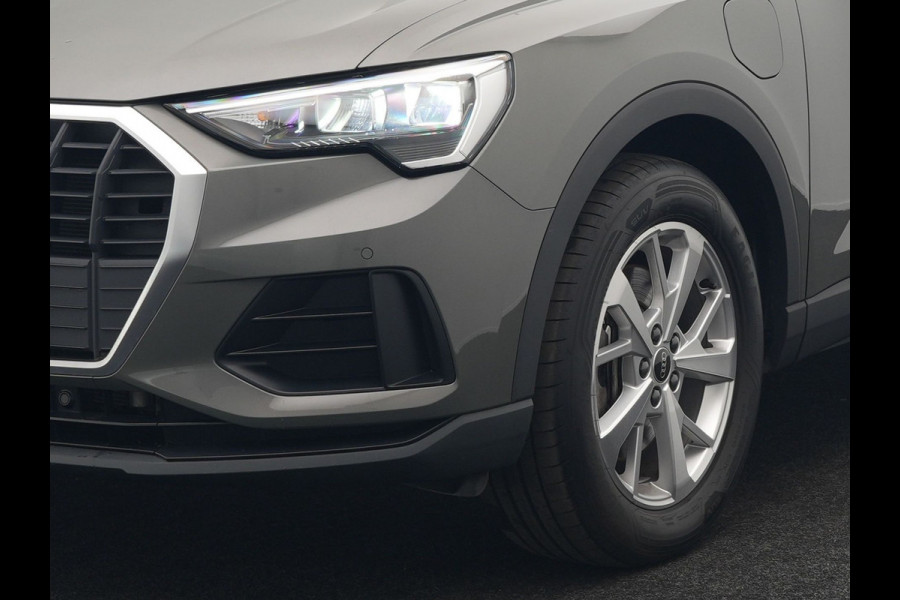 Audi Q3 45 TFSI e edition Plug In Hybrid 245pk Dealer O.H PHEV | Panodak | Camera | Cruise Control | Alcantara Sportstoelen Verwarmd | Navigatie | Virtual | DAB |