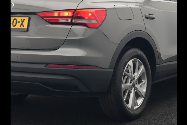Audi Q3 45 TFSI e edition Plug In Hybrid 245pk Dealer O.H PHEV | Panodak | Camera | Cruise Control | Alcantara Sportstoelen Verwarmd | Navigatie | Virtual | DAB |