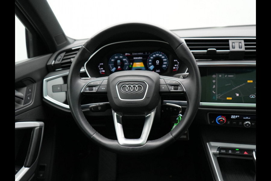 Audi Q3 45 TFSI e edition Plug In Hybrid 245pk Dealer O.H PHEV | Panodak | Camera | Cruise Control | Alcantara Sportstoelen Verwarmd | Navigatie | Virtual | DAB |