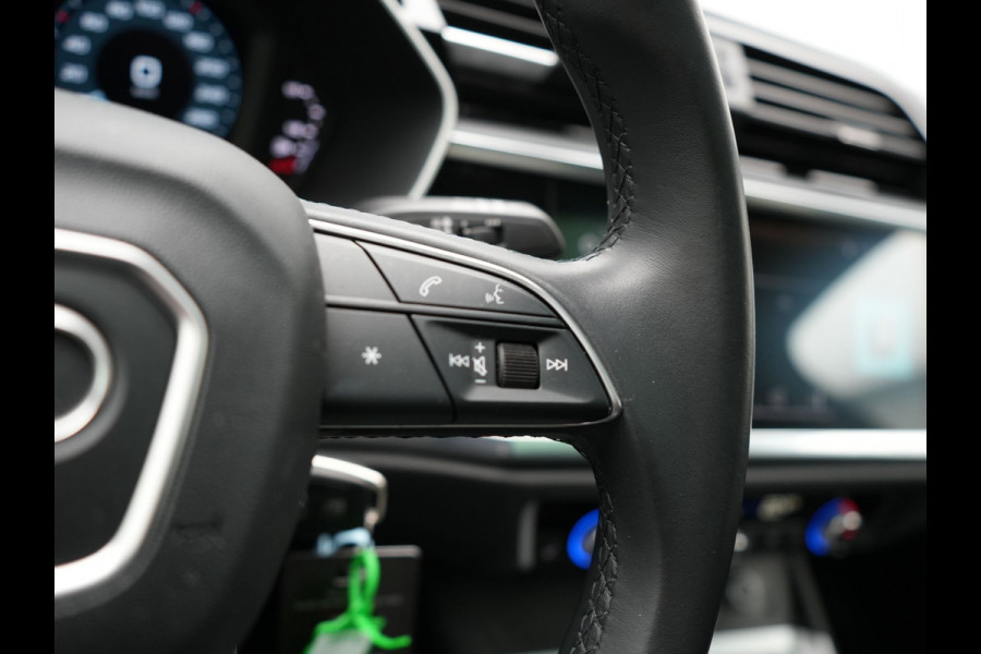 Audi Q3 45 TFSI e edition Plug In Hybrid 245pk Dealer O.H PHEV | Panodak | Camera | Cruise Control | Alcantara Sportstoelen Verwarmd | Navigatie | Virtual | DAB |
