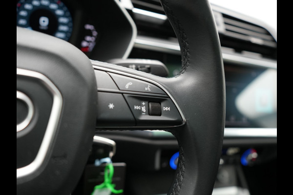 Audi Q3 45 TFSI e edition Plug In Hybrid 245pk Dealer O.H PHEV | Panodak | Camera | Cruise Control | Alcantara Sportstoelen Verwarmd | Navigatie | Virtual | DAB |