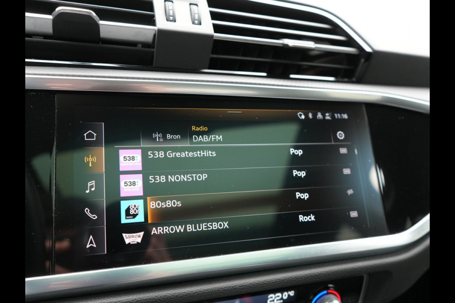 Audi Q3 45 TFSI e edition Plug In Hybrid 245pk Dealer O.H PHEV | Panodak | Camera | Cruise Control | Alcantara Sportstoelen Verwarmd | Navigatie | Virtual | DAB |