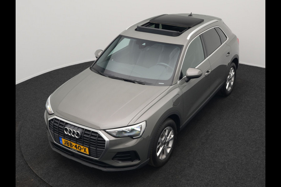Audi Q3 45 TFSI e edition Plug In Hybrid 245pk Dealer O.H PHEV | Panodak | Camera | Cruise Control | Alcantara Sportstoelen Verwarmd | Navigatie | Virtual | DAB |