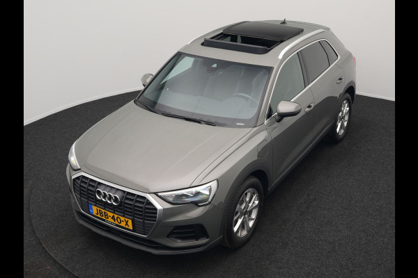 Audi Q3 45 TFSI e edition Plug In Hybrid 245pk Dealer O.H PHEV | Panodak | Camera | Cruise Control | Alcantara Sportstoelen Verwarmd | Navigatie | Virtual | DAB |