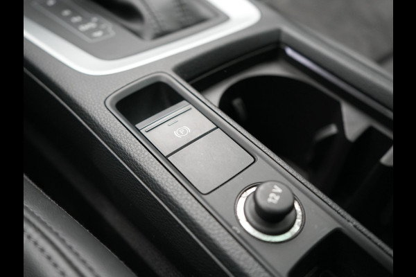 Audi Q3 45 TFSI e edition Plug In Hybrid 245pk Dealer O.H PHEV | Panodak | Camera | Cruise Control | Alcantara Sportstoelen Verwarmd | Navigatie | Virtual | DAB |