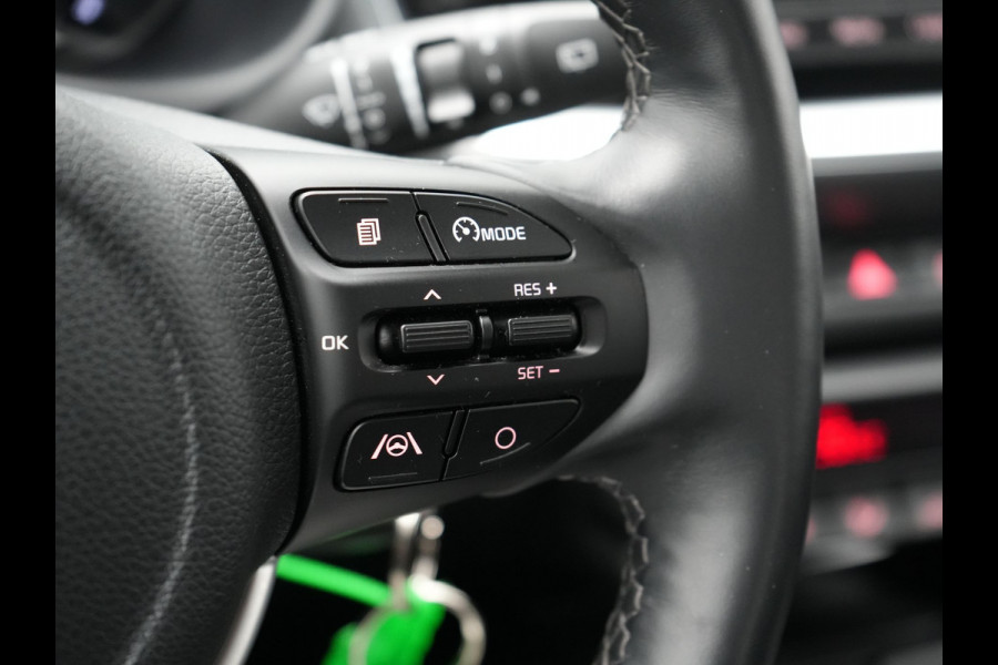 Kia Stonic 1.0 T-GDi MHEV DynamicLine 101pk Dealer O.H. | Apple Carplay | Stoelen & Stuur Verwarmd | Cruise Control | DAB | Pilot Assist |