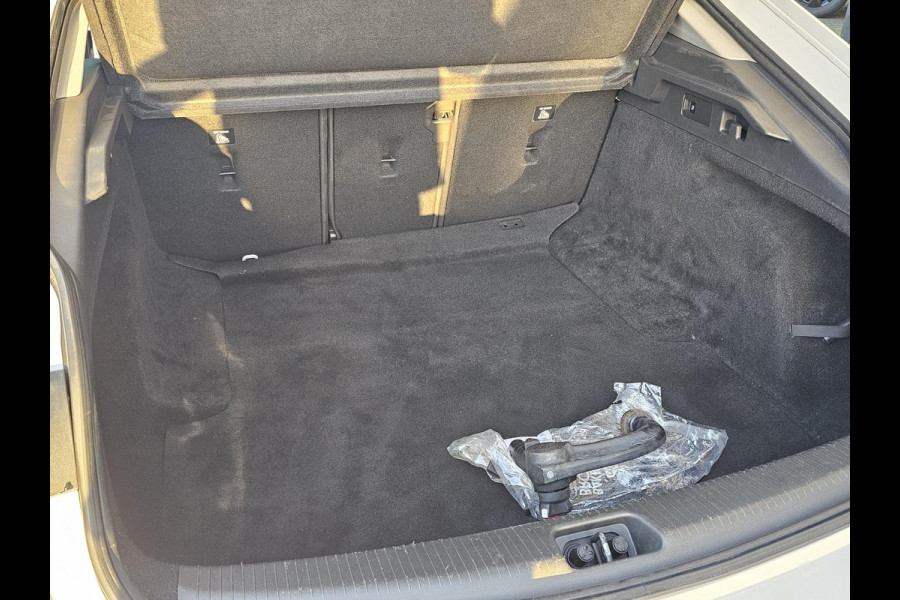 Opel Insignia Grand Sport 1.5 Turbo Innovation Leder | Stuurwielverwarming | verwarmde stoelen v + a | afneembare trekhaak | Panoramadak | Zeer luxe uitvoering! Etc.