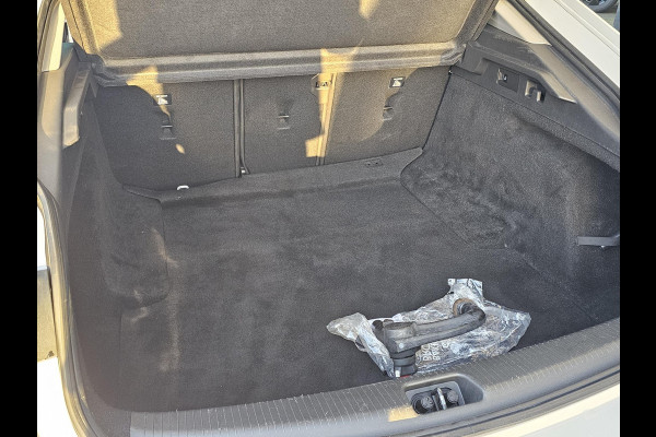 Opel Insignia Grand Sport 1.5 Turbo Innovation Leder | Stuurwielverwarming | verwarmde stoelen v + a | afneembare trekhaak | Panoramadak | Zeer luxe uitvoering! Etc.