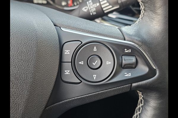 Opel Insignia Grand Sport 1.5 Turbo Innovation Leder | Stuurwielverwarming | verwarmde stoelen v + a | afneembare trekhaak | Panoramadak | Zeer luxe uitvoering! Etc.